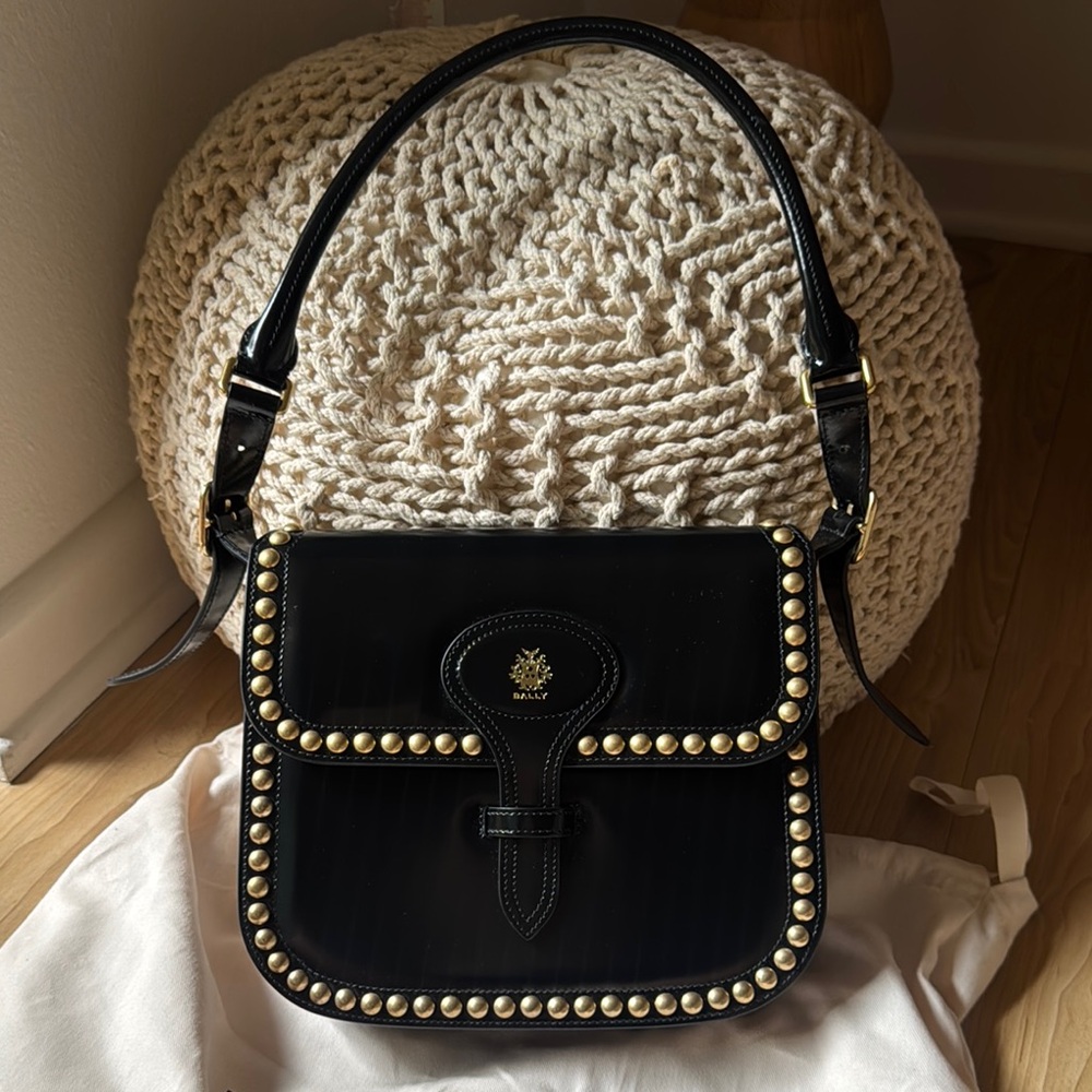 NWT Beckett Flat medium studded glossed-leather shoulder bag